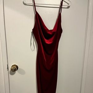 Med - long bodycon red velvet dress